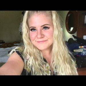 Meet your Posher, Alexis